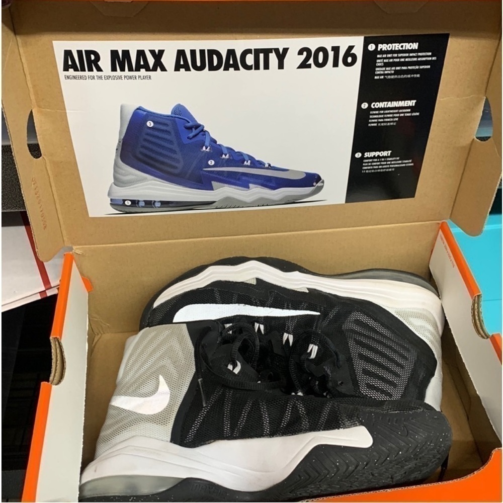 Nike Air Max Audacity Size 7-Men/8.5-Women
